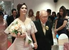 Viral! Pernikahan Fenomenal Kakek 84 Tahun Bos Jamu Jago Dengan Perempuan yang Jauh Lebih Muda